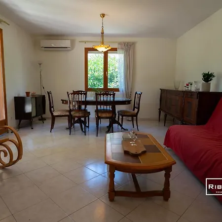 Maison Climatisee Avec Grand Jardin Ombrage Holiday home *