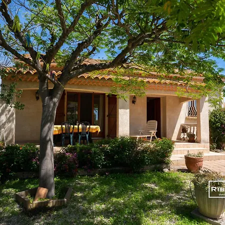 Holiday home Maison Climatisee Avec Grand Jardin Ombrage *